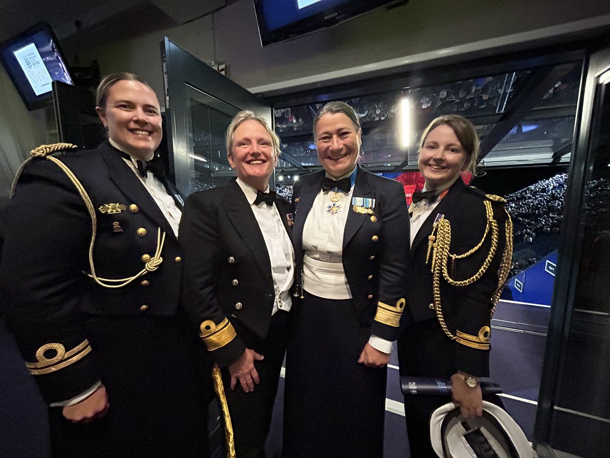 Delighted to be @EdinburghTattoo last night with @MartinJConnell and supporters of @RoyalNavy @RoyalMarines from across the U.K. Even better to meet the Chief of @Theswedishnavy who took the salute. #StrongerTogether Thank you @ChiefofAirStaff. Our turn to sponsor next year 🤩