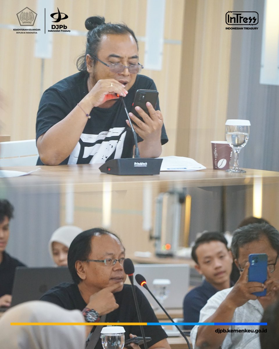 DjpbJatim's tweet photo. ..dan perkembangan ekonomi di Jawa Timur. Selain itu, juga disampaikan extra effort Kemenkeu Satu Jawa Timur dalam mengembangkan perekonomian di Jawa Timur. Kegiatan yang dilaksanakan secara hybrid ini juga dihadiri oleh media lokal yang ada di Jawa Timu https://t.co/YZUiCxMnBn