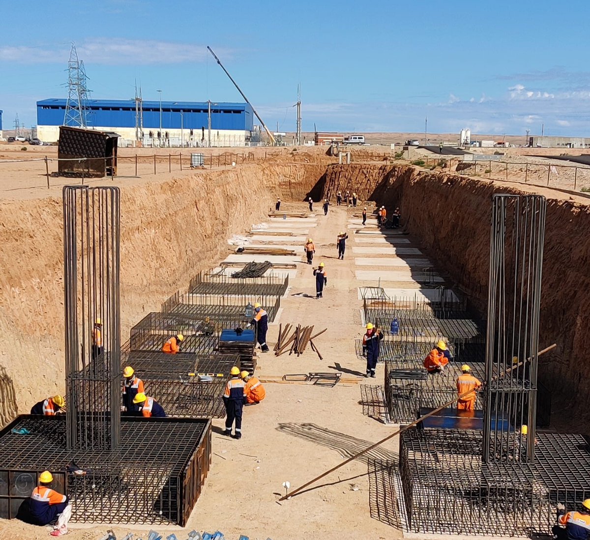 MEIL_Group's tweet photo. The steel fixing works for the pipe rack are underway at the EPC 02 segment of the #Mongolrefinery that #MEIL is executing in #Mongolia.
#oilandgas #Firstgreenfieldrefinery #hydrocarbons https://t.co/cm76PFSuBx
