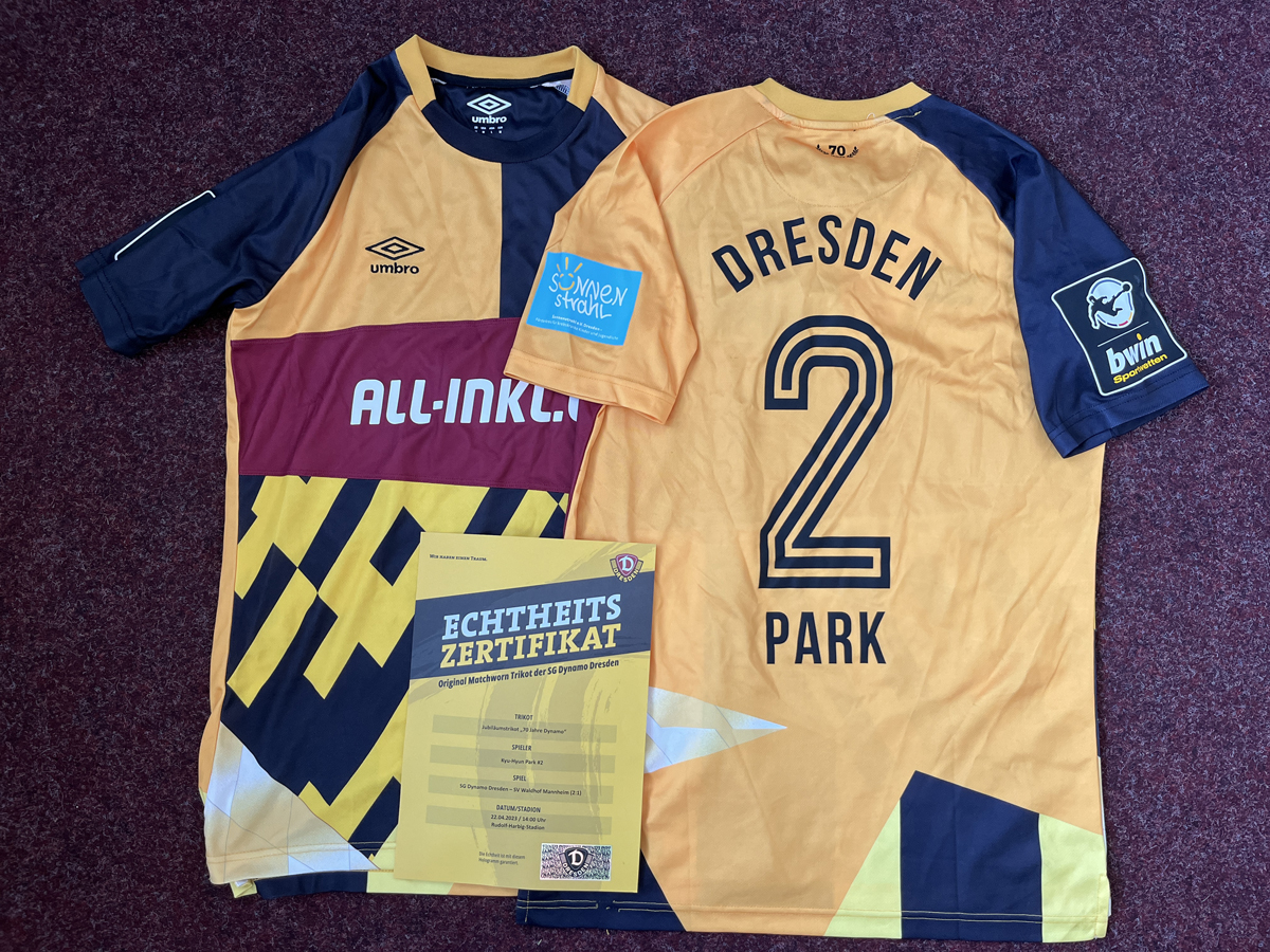 FSVZwickau's tweet photo. ❤️💛 Einmal mehr #EENEBANDE! @DynamoDresden hat uns für unsere Crowdfunding-Kampagne @FgdF_Zwickau sechs originale Matchworn-Sondertrikots aus dem 70 Jahre-Jubiläumsspiel in der letzten Saison für eine Versteigerung zur Verfügung gestellt.
👉https://t.co/rRHEkpE2lx https://t.co/8uMjqDa7np