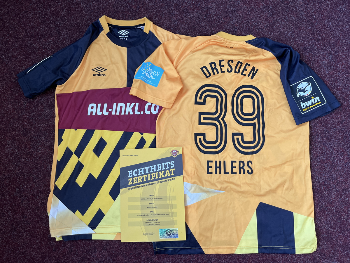 FSV Zwickau (@fsvzwickau) on Twitter photo ❤️💛 Einmal mehr #EENEBANDE! <a href="/DynamoDresden/">SG Dynamo Dresden</a> hat uns für unsere Crowdfunding-Kampagne <a href="/FgdF_Zwickau/">Football for the people - Crowdfunding Zwickau</a> sechs originale Matchworn-Sondertrikots aus dem 70 Jahre-Jubiläumsspiel in der letzten Saison für eine Versteigerung zur Verfügung gestellt.
👉tinyurl.com/VersteigerungS… ❤️💛 Einmal mehr #EENEBANDE! <a href="/DynamoDresden/">SG Dynamo Dresden</a> hat uns für unsere Crowdfunding-Kampagne <a href="/FgdF_Zwickau/">Football for the people - Crowdfunding Zwickau</a> sechs originale Matchworn-Sondertrikots aus dem 70 Jahre-Jubiläumsspiel in der letzten Saison für eine Versteigerung zur Verfügung gestellt.
👉tinyurl.com/VersteigerungS…