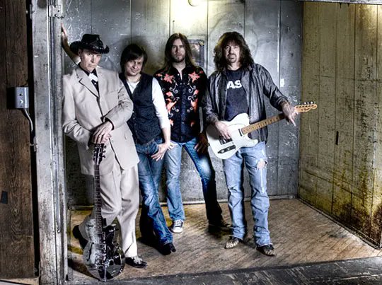 Jason &amp; The Scorchers

"19th Nervous Breakdown"

 youtu.be/bnyorgjjXiM?si…