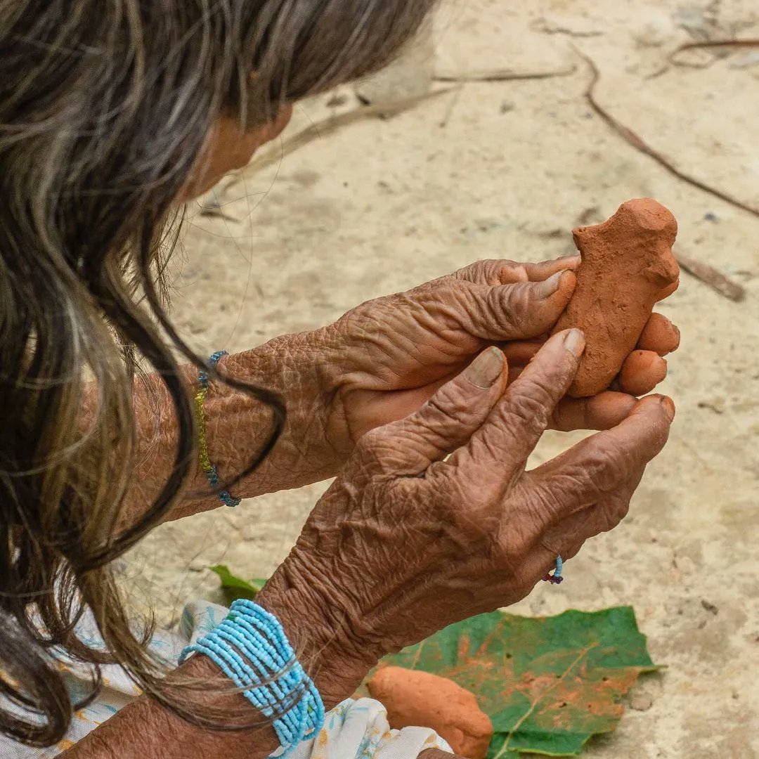 _WavesOfChange_'s tweet photo. Lets tell stories with our hands.

A shot from our animation workshops in Estirón 

📷 by @murayaripatrick 
Funded but @TheBritishAcademy 
#animation #clay #hands #Estirón #rainforest #storyteller https://t.co/Ha88nNt0C6