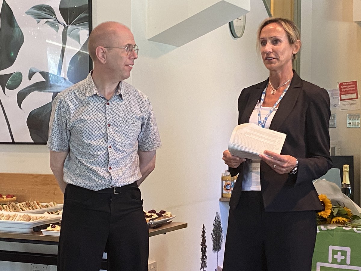 Huge congratulations to Neil on winning the Annual Star of Site Services Award!🌟Here's @SarahBrampton presenting Neil his trophy at yesterdays ceremony- well done Neil!🏆🎉#HereToHelp @UHP_NHS #SiteServices