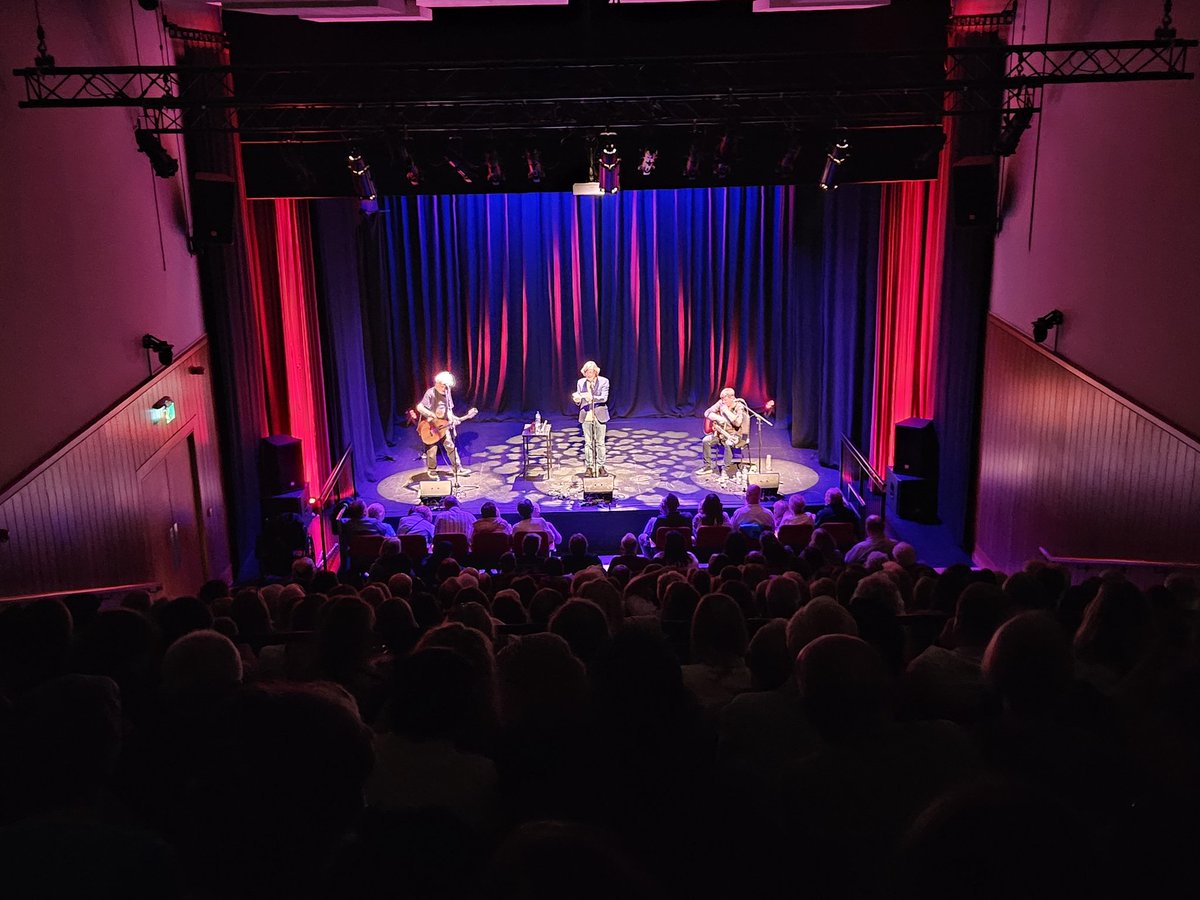 padraigjack's tweet photo. It was a pleasure to be a guest to Seán Keane again last night in @WestportHall 🎶🙏
#padraigjack
#seankeane
#makingsand #westport #mayo https://t.co/OI74kuXUug