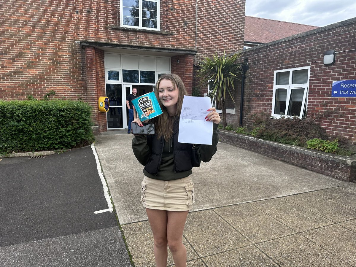 Jemma_Cullum's tweet photo. Here’s Lia Frank who received “the motivational can of beans” for achieving a 3 in History🎉🎉🎉🎉 history teacher Mr Dollin promised to hand them over!! https://t.co/d9Vpke2zhs