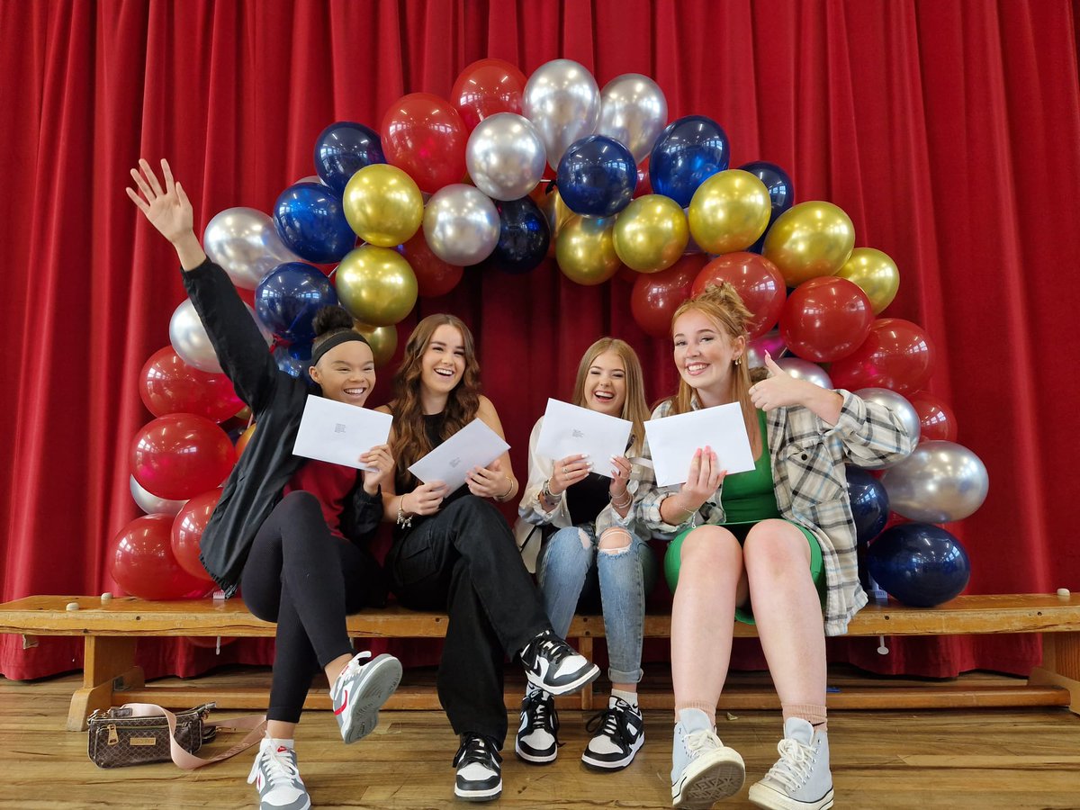I'm at Huxlow in Irthlingborough to see GCSE results being opened <a href="/NTelegraph/">Northants Telegraph</a>