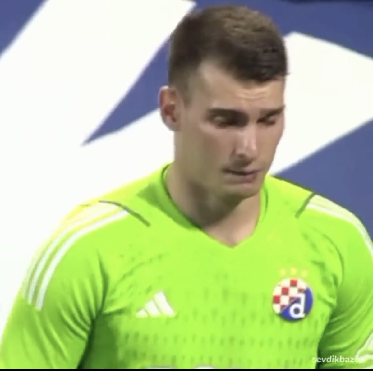 Dünya 3.sü Hırvatistan’ın kalecisi Livakoviç,Feyenoord’u şampiyon yapan orkestra şefi Szymanki,Boşnak böreği tanındaki dünya starı altın kafa Dzeko,Ajax ın herşeyi Tadiç,ligin en iyi yerlisi Ferdi Kadıoğlu..Fenerbahçe Spor Kulübü futbol şubesi Sadece almıyor Real