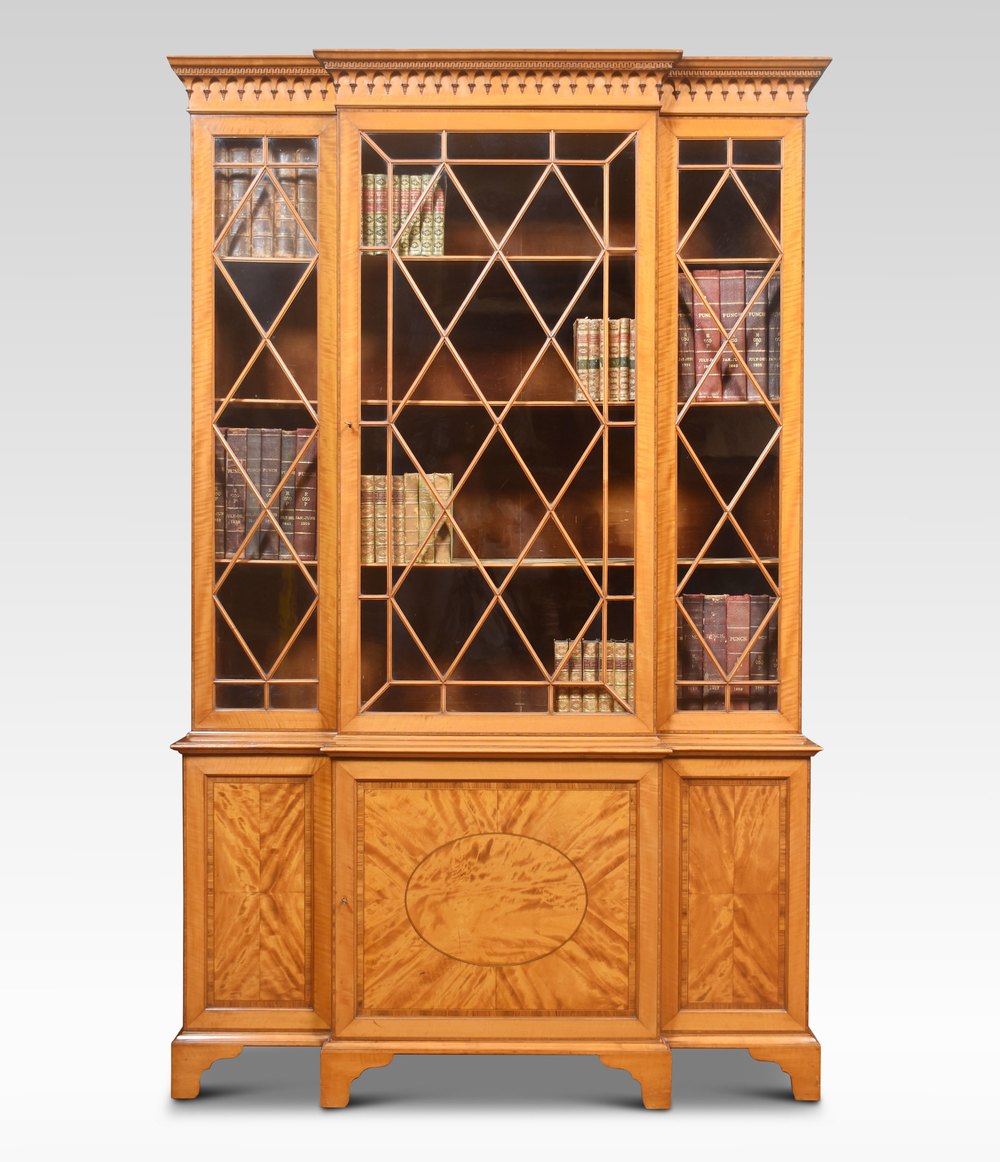 antiques_atlas's tweet photo. For sale on Antiques Atlas we have 1210 Antique Bookcases on this link
https://t.co/NjeHGWT5dM
Including
Sheraton Revival Satinwood Breakfront Bookcase
https://t.co/cKfqrX8FY1 @Shack_Antiques #antiquebookcase #victorianbookcase #mahoganybookcase #librarybookcase https://t.co/CpMgzrYhEA
