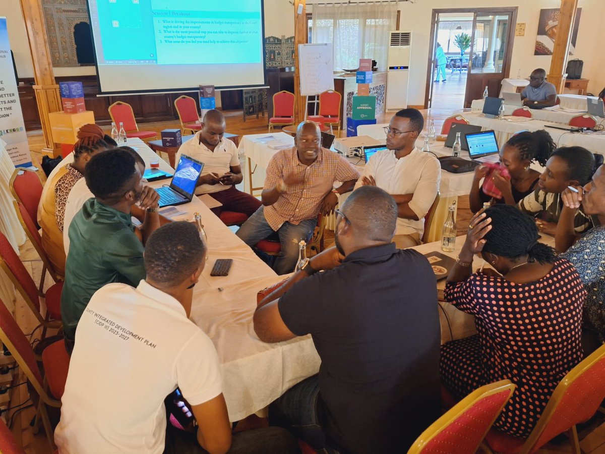coast_hub's tweet image. Brainstorming  ideas and best collaborations practices to find solutions to improve budget transparency. Teamwork makes the dream work!  #BudgetTransparency #OpenBudgets #CBTS2022