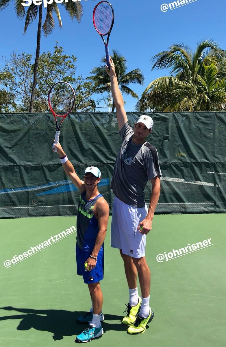 TennisLegende's tweet photo. Après plus de 17 ans sur le circuit ATP, le géant John Isner, 38 ans, 2m08, va prendre sa retraite après l'US Open. 

Outre le match de tous les records contre Nicolas Mahut à Wimbledon, l'Américain a quelques stats impressionnantes. ⤵️

1/4 https://t.co/EyTs0rlXJF