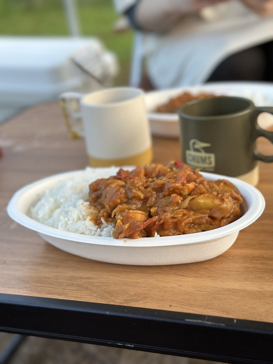 Komako415's tweet photo. 夕焼けを見ながらカレーライス https://t.co/0sj1ovzIN2