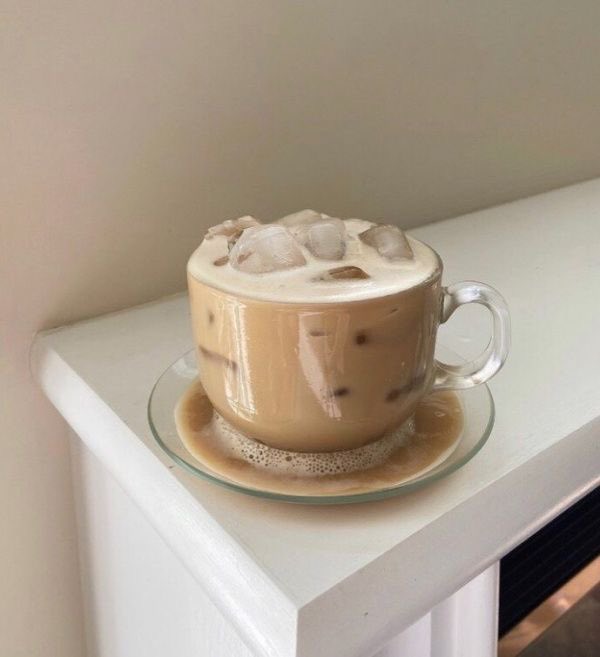 moontides_'s tweet photo. Iced coffee ☕️ https://t.co/WDMmgfvJui