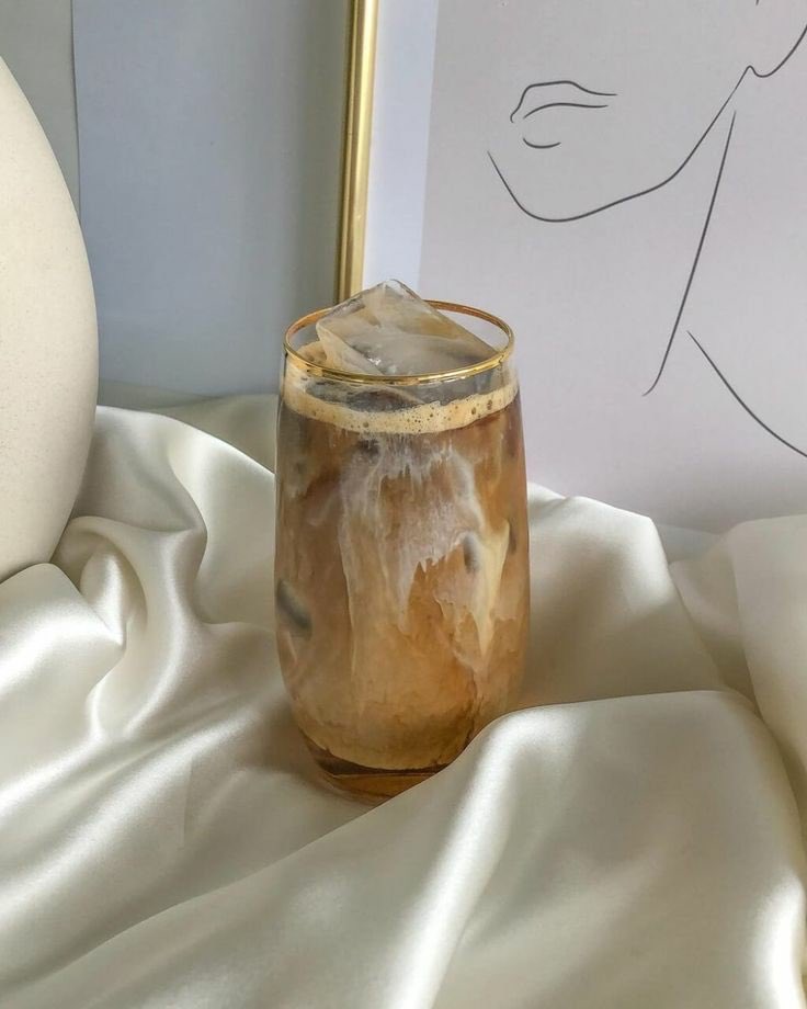 moontides_'s tweet photo. Iced coffee ☕️ https://t.co/WDMmgfvJui