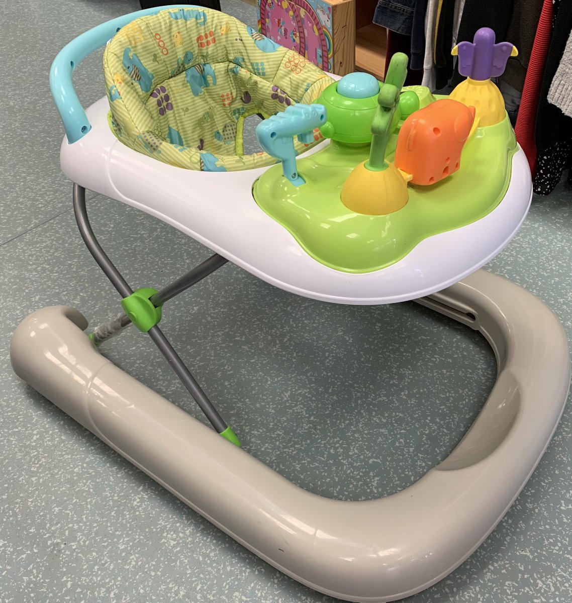 oLawiLaw1's tweet photo. BABIES‘R’US
Baby-walker
£15.00 https://t.co/jtFxb35kSZ