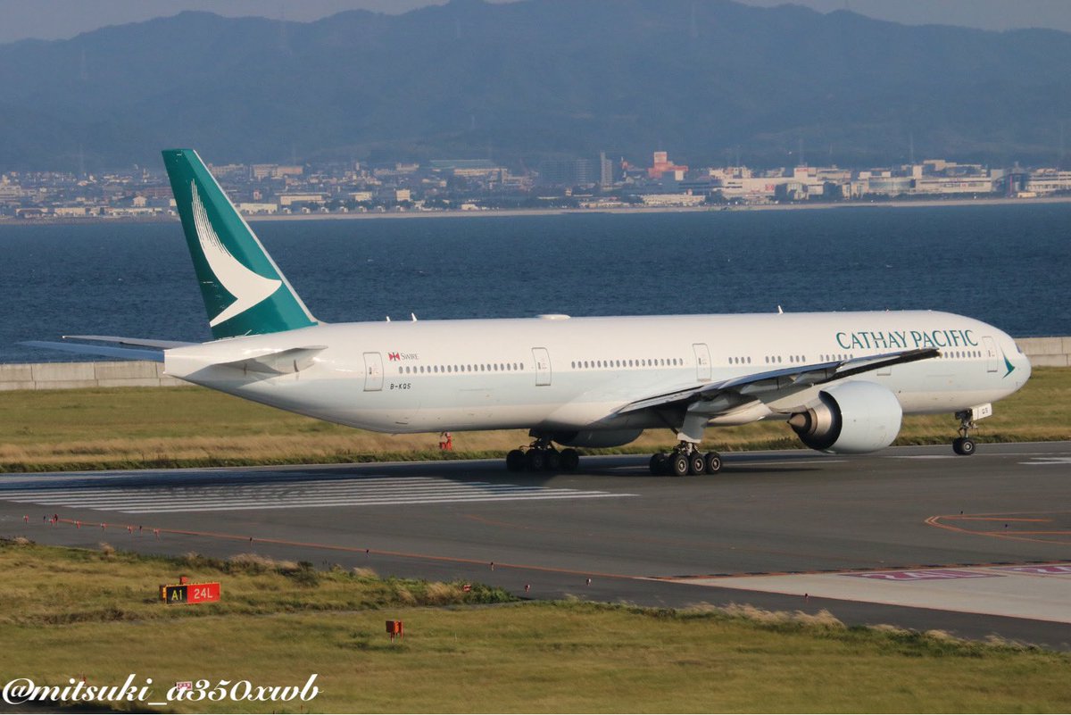 mitsuki_a350xwb's tweet photo. CATHAY PACIFIC AIRWAYS
B777-367ER B-KQS
2023.08.20 KIX
台北経由で香港に向かうCX565
#jpcathaypacific
#kansai_airports
#skyview_KIX https://t.co/vv6jTUx1Ny
