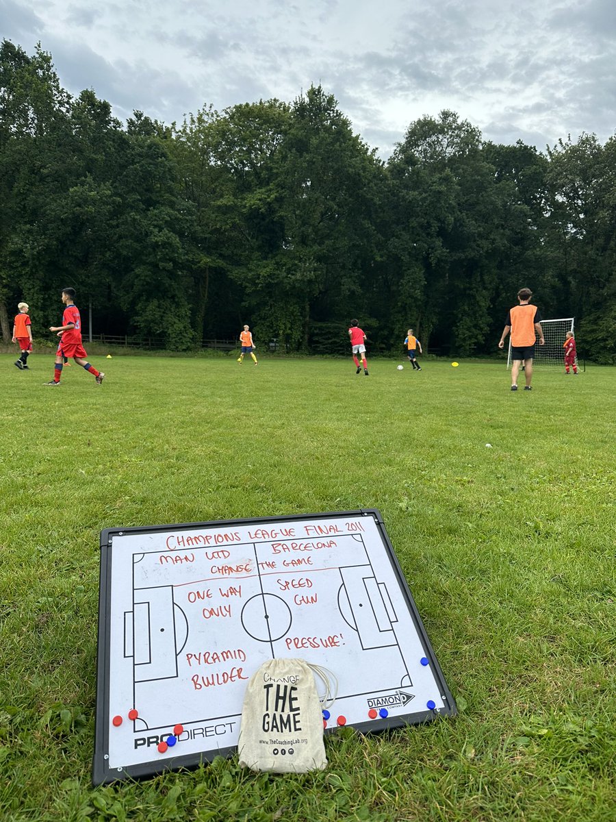 _oscarcrowley's tweet photo. Rainy day at the last day of our Pinewood summer camp, Champions league theme day! Using @The_CoachingLab during our Manchester United vs Barcelona remake!🔥@corefootacademy https://t.co/dPHy4MGEM0