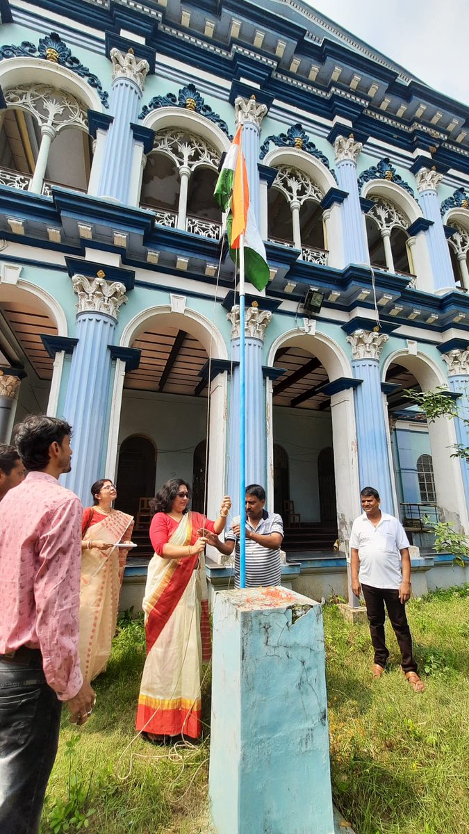 InstituteW90352's tweet photo. Institute of Education (P.G.) for Women Chandernagore, Hooghly, celebrated MERI MAATI MERA DESH with a cultural event on 15.08.2023. The day featured flag hoisting, oath taking, and tributes to national heroes.
@ncteDelhi #akam https://t.co/SQKRfRuOoj