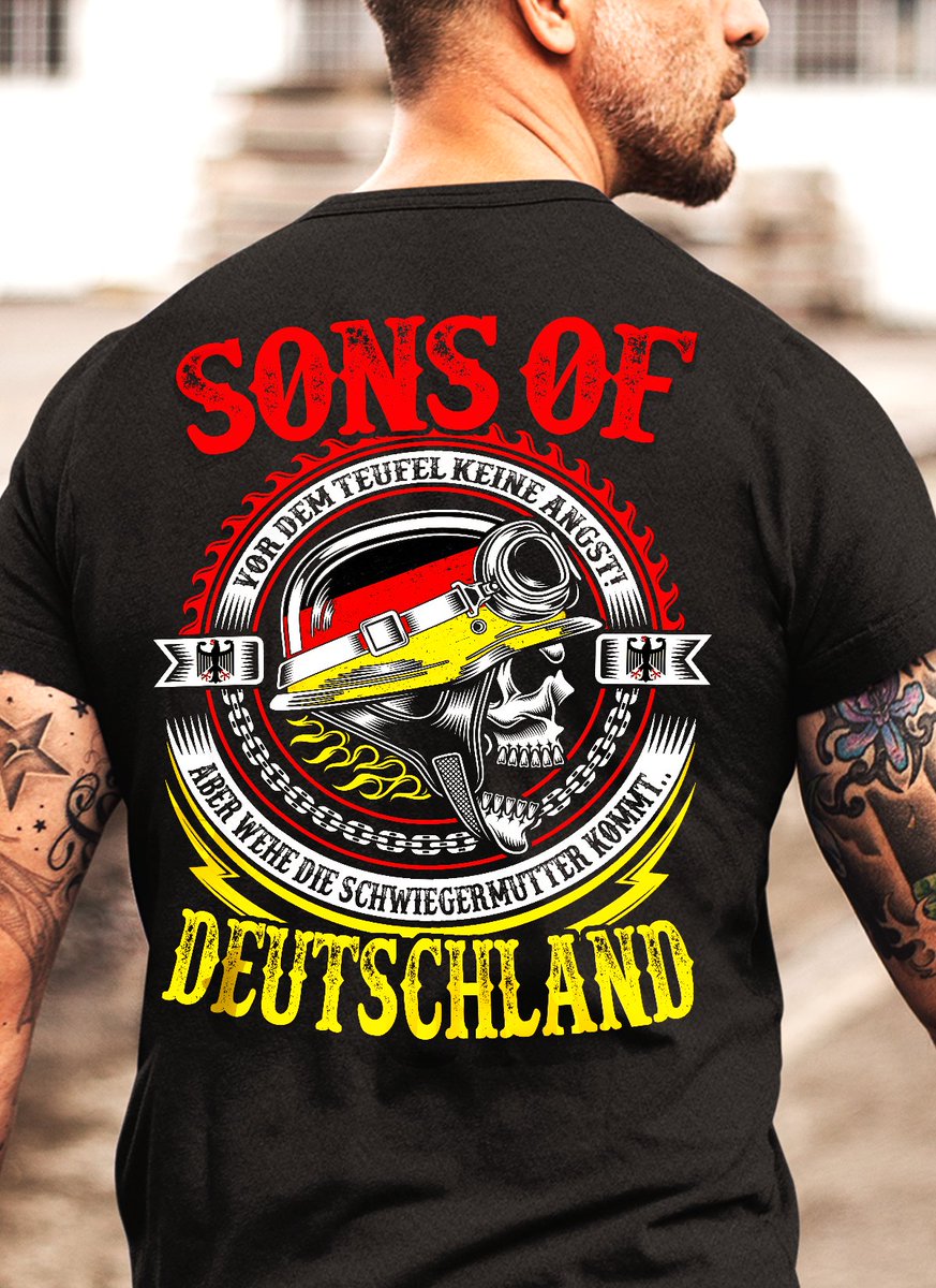 sonsofdld's tweet photo. Stilvoll und kühn: Unsere 'Sons of Deutschland' Shirts sind da! Zeig deine Leidenschaft fürs Biken mit diesem einzigartigen Design. Vor dem Teufel keine Angst, aber wehe die Schwiegermutter kommt 😉🏍️🇩🇪 #BikerLife #deutschland #biker https://t.co/fh6AC6KMYs