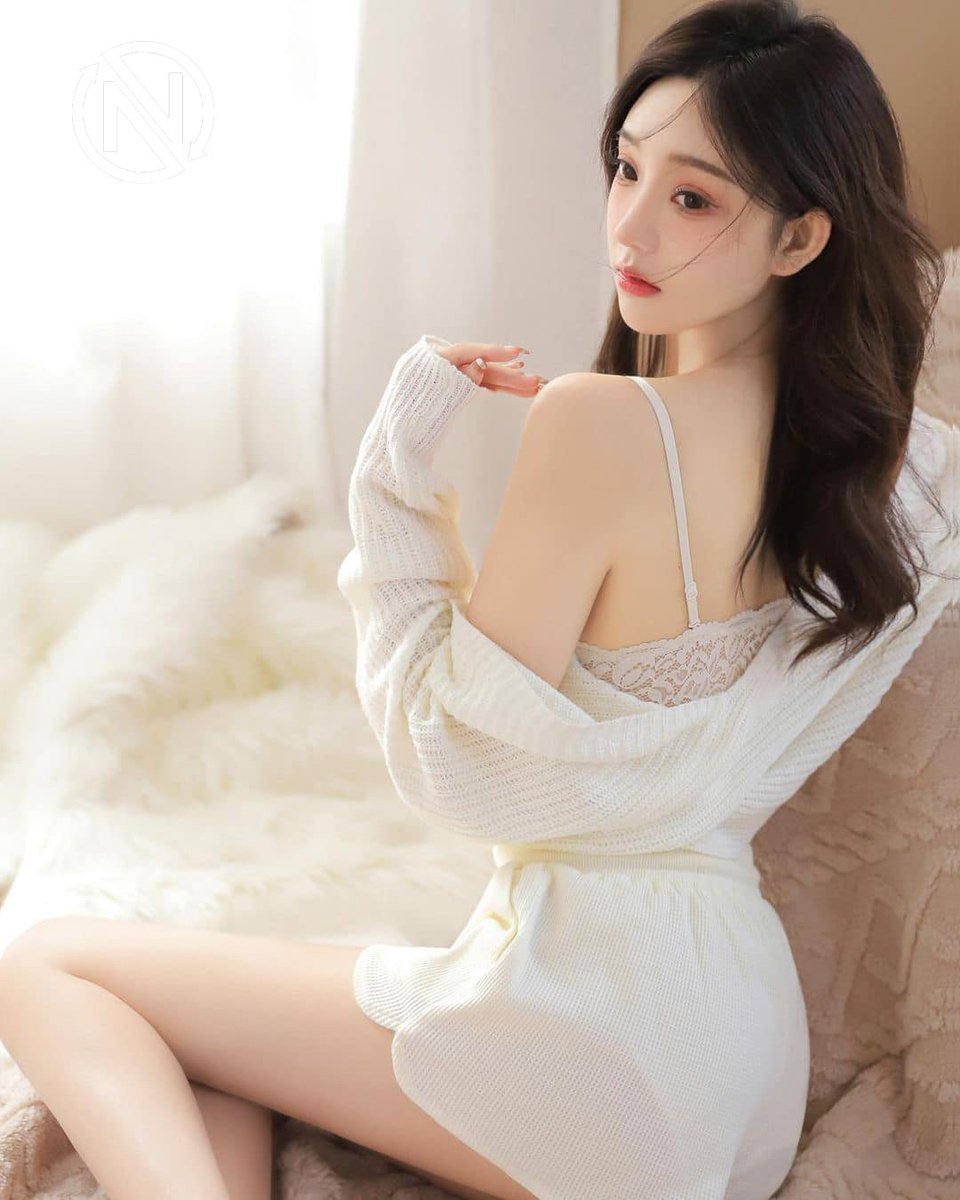 Đừng gọi em là thiếu nữ
Bởi vì thứ em thiếu là anh📷
