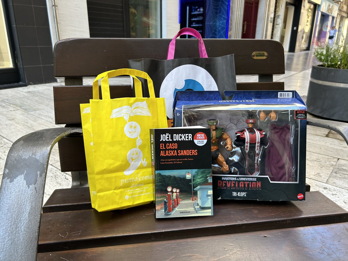 Ruben_alone's tweet photo. De #compras por #Illice apoyando al pequeño comercio.
Libro de #joeldicker 📚 y #MastersOfTheUniverse
@FrikimastersEs https://t.co/K0Jk55qHOh