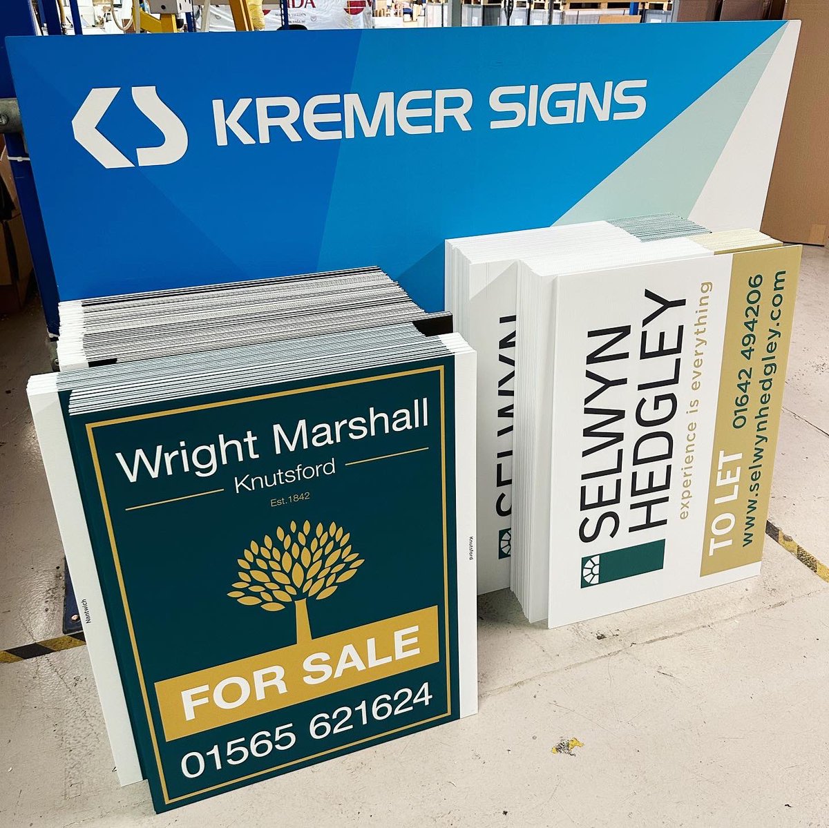 KremerSignsTom's tweet photo. With the bank holiday weekend in sight, we are working around the clock to fulfil orders ahead of the long weekend! Let’s go!! 🪧🙌🏻🚐💨
📞 01635 550022
📧 sales@kremersigns.co.uk
🖥 https://t.co/jwgWR9YpXm
#KremerSigns #KremerBoards #ForSaleBoards #Boards #ToLetBoards #Print https://t.co/fEtS577ee8