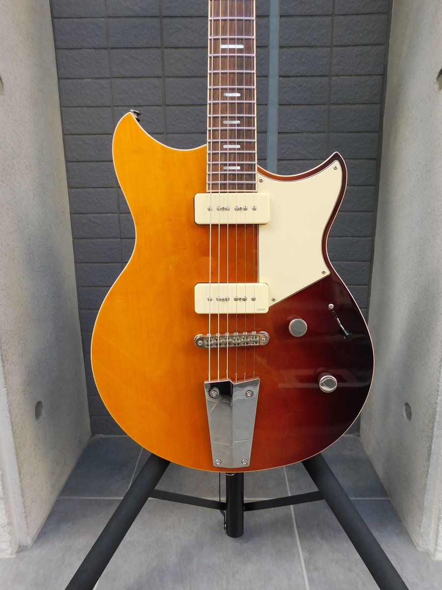 MARUYAHiroshima's tweet photo. 【中古】 YAMAHA ヤマハ Revstar RSS02T SSB
ギグバック付き
チャンバード加工の1本
おしゃれなサンバーストにこだわりを感じるモデル
★詳細はホームページで★
https://t.co/8JOIjaq4Xd
#ヤマハ #yamaha #rss02t #rss02tyamaha #レブスター #エレキギター #中古エレキ #マルヤ #広島 https://t.co/MXDSryP3Oj