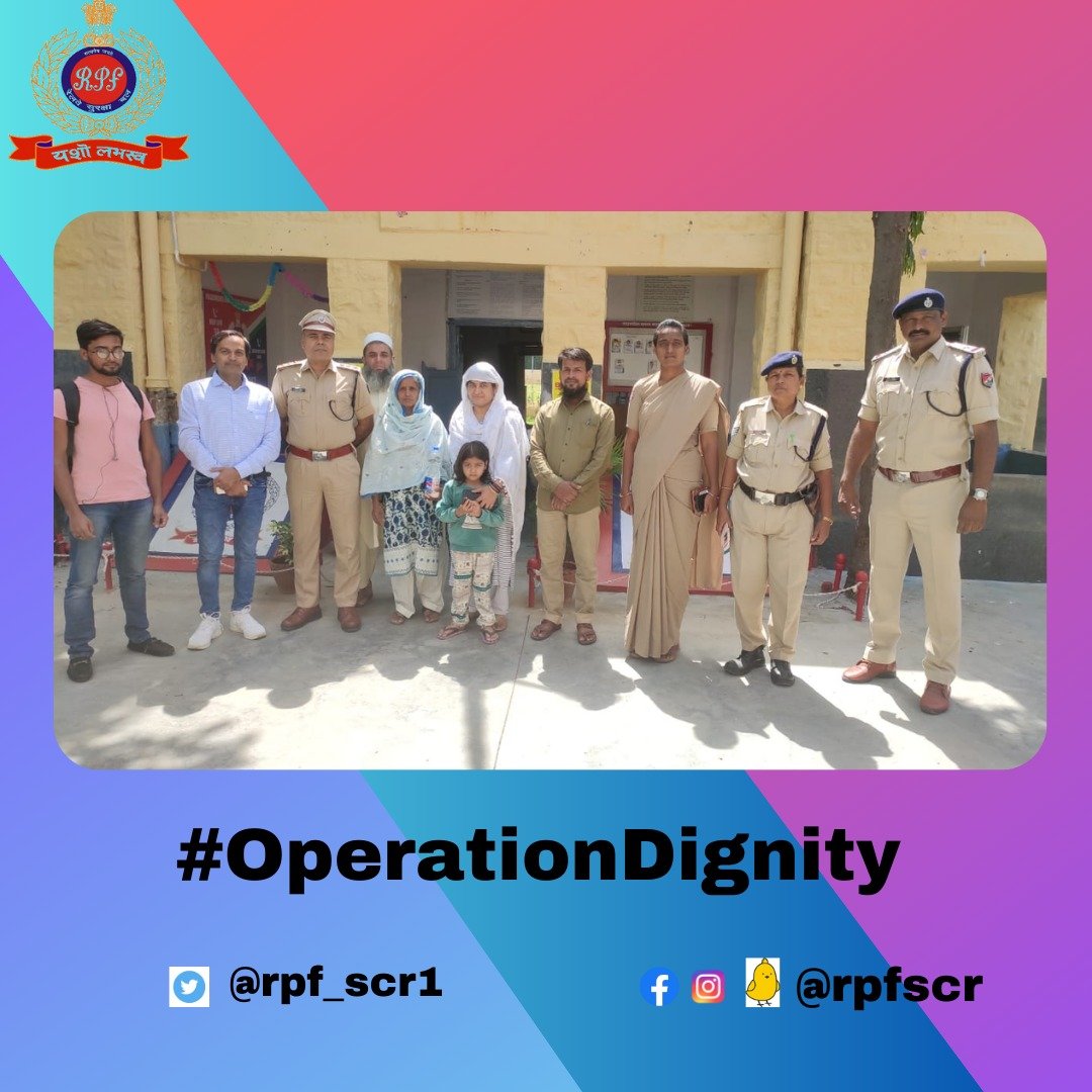 🤝🚄 Compassion in action! RPF/Raichur rescued a distressed woman missing from Vijayawada RS. After counseling, safely reunited with her family in the presence of GRP/Raichur. #HumanityPrevails #OperationDignity @RPF_INDIA @RailMinIndia