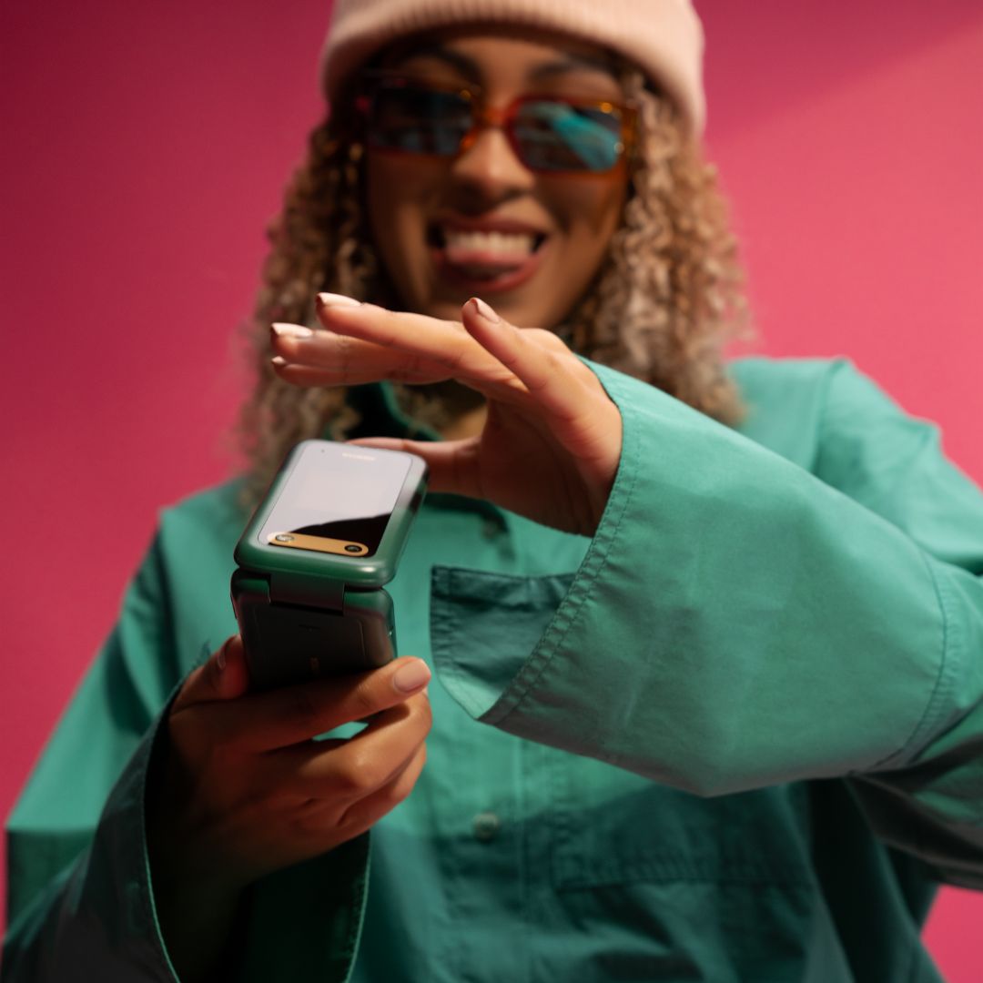 HMDdevicesIN's tweet photo. Get flippinโ with the all-new Nokia 2660 Flip in Lush Green.
Buy Now: https://t.co/TMGWCer22t
#Nokia2660Flip #ClassicsCalling #Nokiaphones https://t.co/wb2PLqiHQR