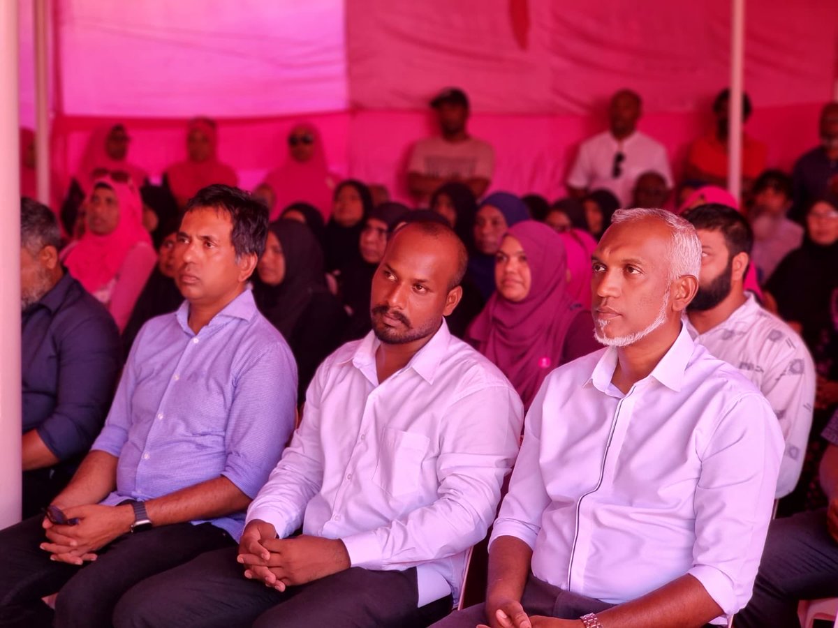 ProgressPartyMV's tweet photo. PPM PNC Riyaasee Candidate Dr Mohamed Muizzu N.Manadhoo rayyithunnaa badhdhalu kurevvun   @MMuizzu

#Vote4Muizzu 
#DrMuizzuSembe
#DhiveheengeRaajje 
#FreePresidentYameen https://t.co/0g2BJXx6Pn