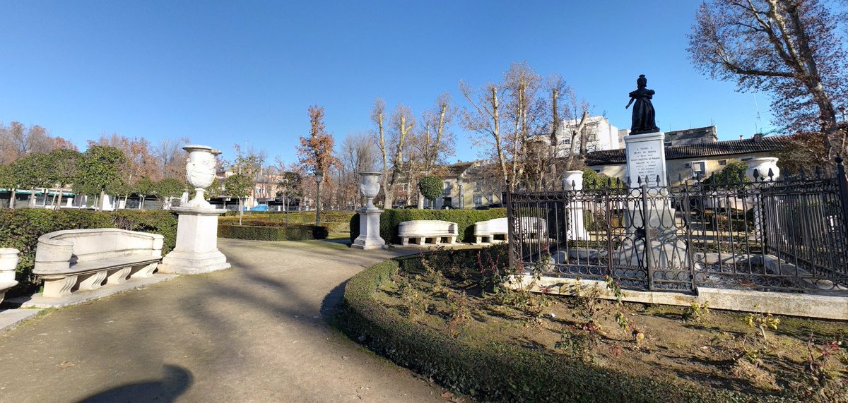 ManuSanchoD's tweet photo. @insider_wtf Seems to be the Garden of Isabel II https://t.co/nRl2eIewq3