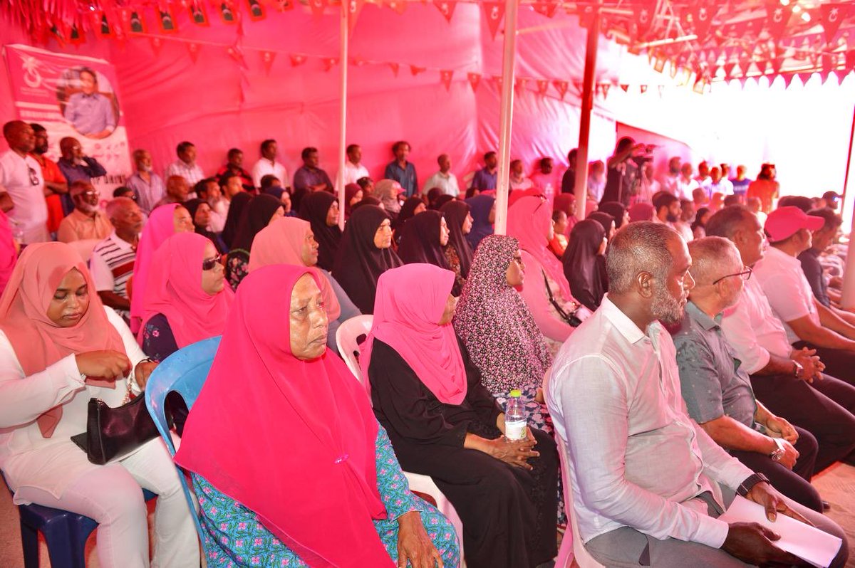 ProgressPartyMV's tweet photo. PPM PNC Riyaasee Candidate Dr Mohamed Muizzu N.Manadhoo rayyithunnaa badhdhalu kurevvun   @MMuizzu

#Vote4Muizzu 
#DrMuizzuSembe
#DhiveheengeRaajje 
#FreePresidentYameen https://t.co/JGqw2exQB3