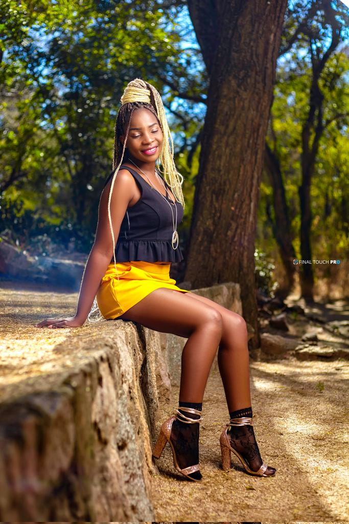 Okhuziweyo ukhanya nge zenzo. Woza lawe ngiku qhafaze.