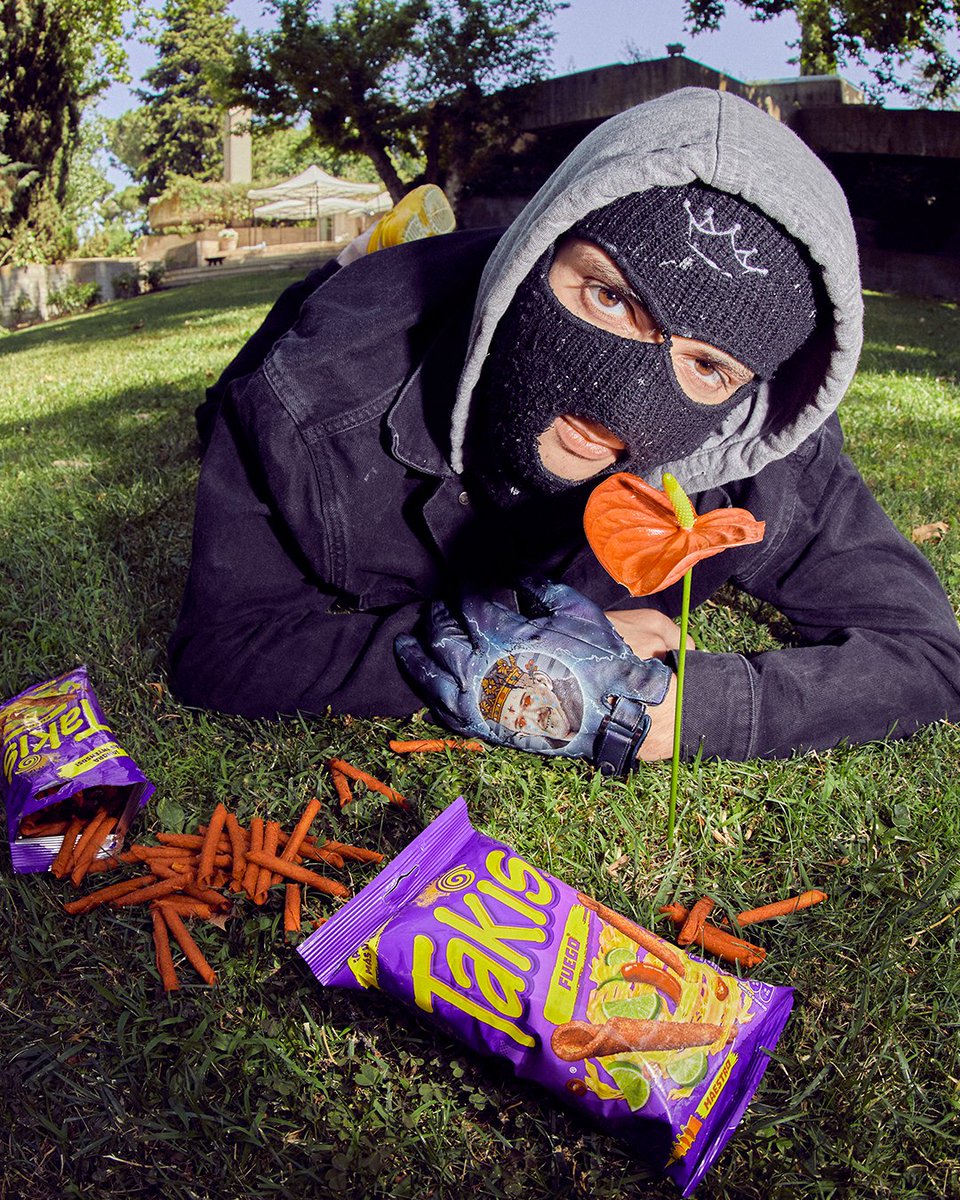 TakisEsp's tweet photo. Delicados como una bella flor, pero por dentro... ¡BOOOOOM! 😎 #AFullConTakis https://t.co/5hdSc9zVlH