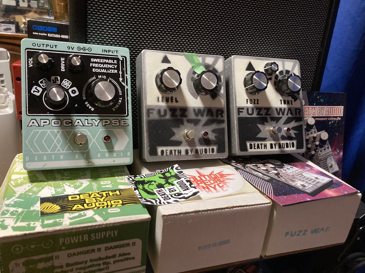 anaconda__boy's tweet image. 1番大好きなfuzz
弾いて動画とりたいけどコレを超えれる気は全くしない
fuzzwarかけてたらロン毛からバーコード頭になる音してる
3台くらいほんまにほしい、、
バージョンで全然音違う
T.Ｊ

youtu.be/VTKotmKqG4c?si…

#deathbyaudio
#fuzzwar
#bigmuff