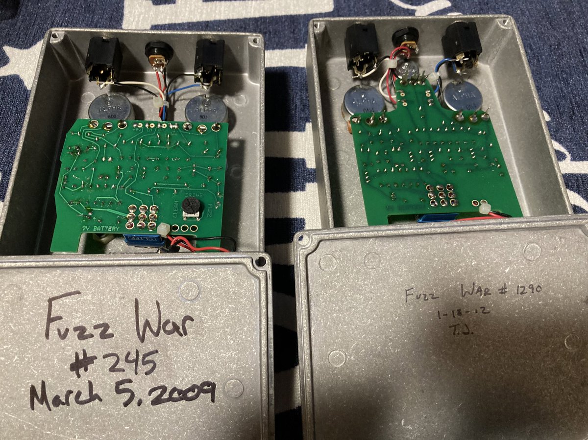 anaconda__boy's tweet image. 1番大好きなfuzz
弾いて動画とりたいけどコレを超えれる気は全くしない
fuzzwarかけてたらロン毛からバーコード頭になる音してる
3台くらいほんまにほしい、、
バージョンで全然音違う
T.Ｊ

youtu.be/VTKotmKqG4c?si…

#deathbyaudio
#fuzzwar
#bigmuff