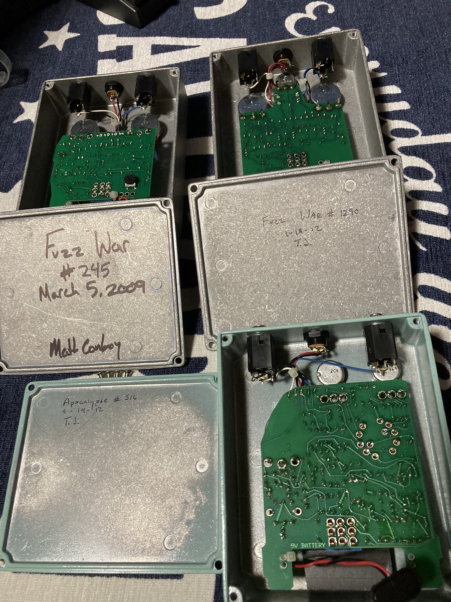 anaconda__boy's tweet image. 1番大好きなfuzz
弾いて動画とりたいけどコレを超えれる気は全くしない
fuzzwarかけてたらロン毛からバーコード頭になる音してる
3台くらいほんまにほしい、、
バージョンで全然音違う
T.Ｊ

youtu.be/VTKotmKqG4c?si…

#deathbyaudio
#fuzzwar
#bigmuff