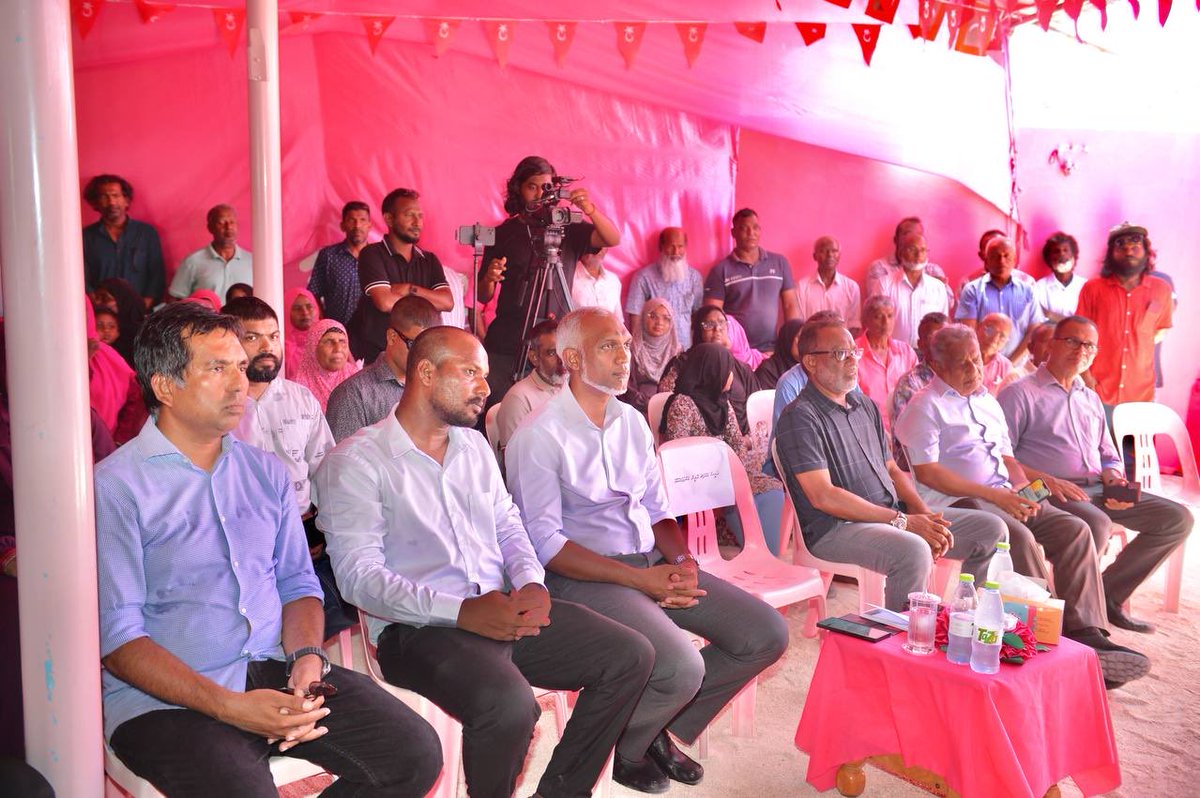 ProgressPartyMV's tweet photo. PPM PNC Riyaasee Candidate Dr Mohamed Muizzu N.Manadhoo rayyithunnaa badhdhalu kurevvun   @MMuizzu

#Vote4Muizzu 
#DrMuizzuSembe
#DhiveheengeRaajje 
#FreePresidentYameen https://t.co/fcy5jxrE3j