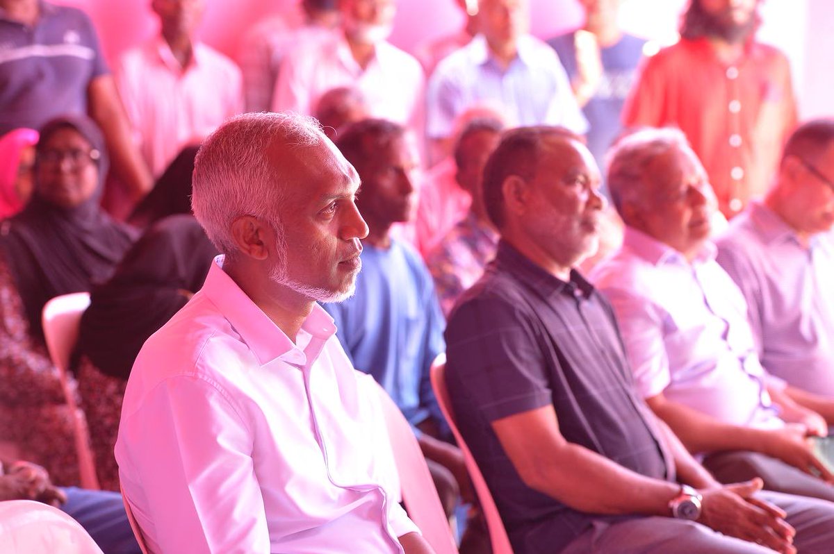 ProgressPartyMV's tweet photo. PPM PNC Riyaasee Candidate Dr Mohamed Muizzu N.Manadhoo rayyithunnaa badhdhalu kurevvun   @MMuizzu

#Vote4Muizzu 
#DrMuizzuSembe
#DhiveheengeRaajje 
#FreePresidentYameen https://t.co/fcy5jxrE3j