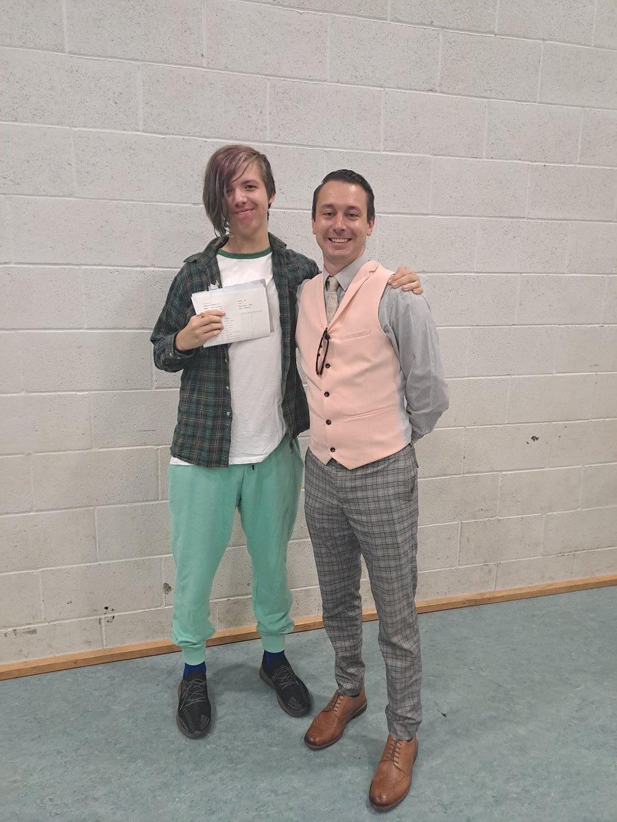 NicolNicholls's tweet photo. A final goodbye to Jakes' favourite English teacher @rcole316 #GCSEResults #GCSEResultsDay @VictoryAcad https://t.co/daR2EYXgB6