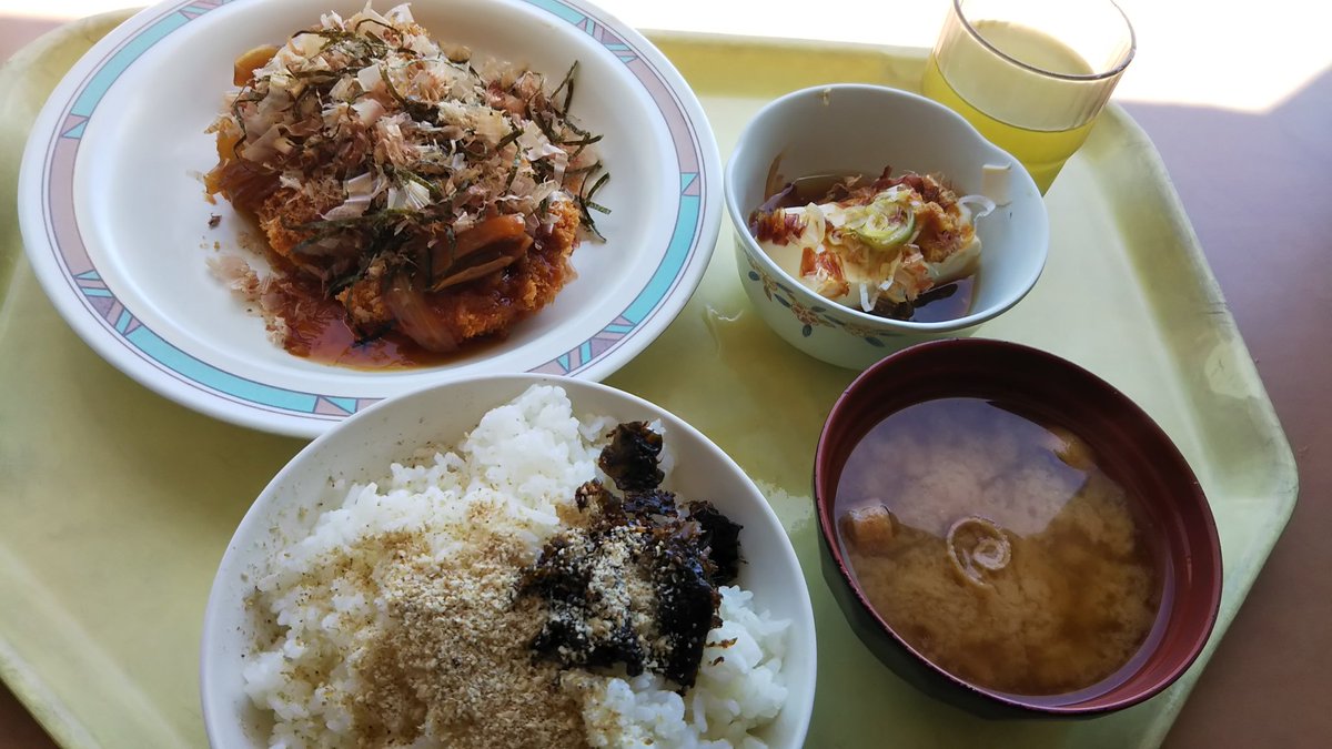 ieoy's tweet photo. @noritaka_okabe カツに何かがかけられてる定食で負け、、、 https://t.co/mf4ffMlVdA