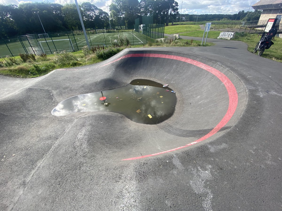 frnicolson's tweet photo. Interesting new water feature at @VelosolutionsNL hunters hall, certainly adds a little drama 😂 @Edinburgh_CC https://t.co/dwV84k2bxj