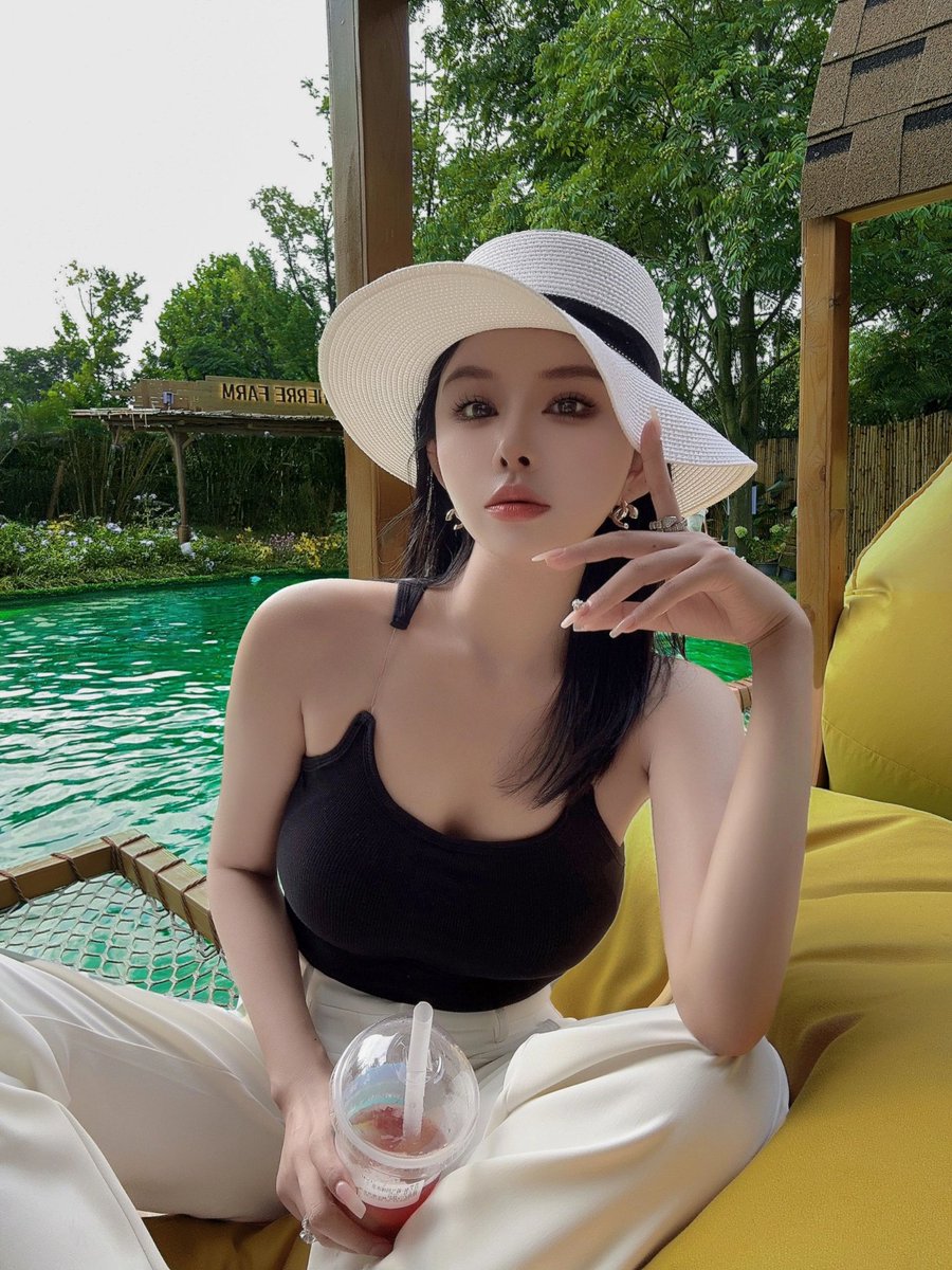 tangsc03's tweet photo. 在所有人声鼎沸的欢喜里 我唯独望向你. https://t.co/kt008XfeID