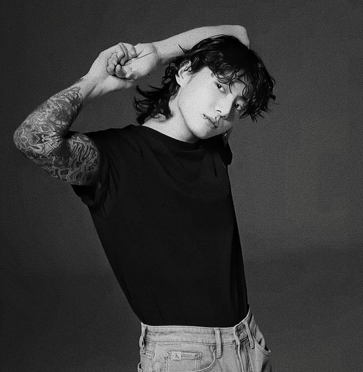 goldenclosettr's tweet image. JungKook, tarihte küresel Spotify listesinde #1&apos;de 40 gün geçiren ilk Asya&apos;lı sanatçı oldu.