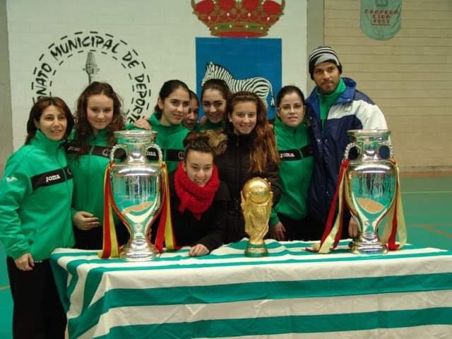CDCebre's tweet photo. 🏆 Jugador histórico de La Cebre, entrenador en categorías inferiores y del del equipo femenino🇳🇬… 
y CAMPEÓN DEL MUNDO. 

😃 Felicitamos a Jose “Búfalo”, por la consecución del Mundial de la @SEFutbolFem dentro del Staff como utillero. ¡Qué alegría por uno de los nuestros! 👏🏻 https://t.co/QmkxzXidY7