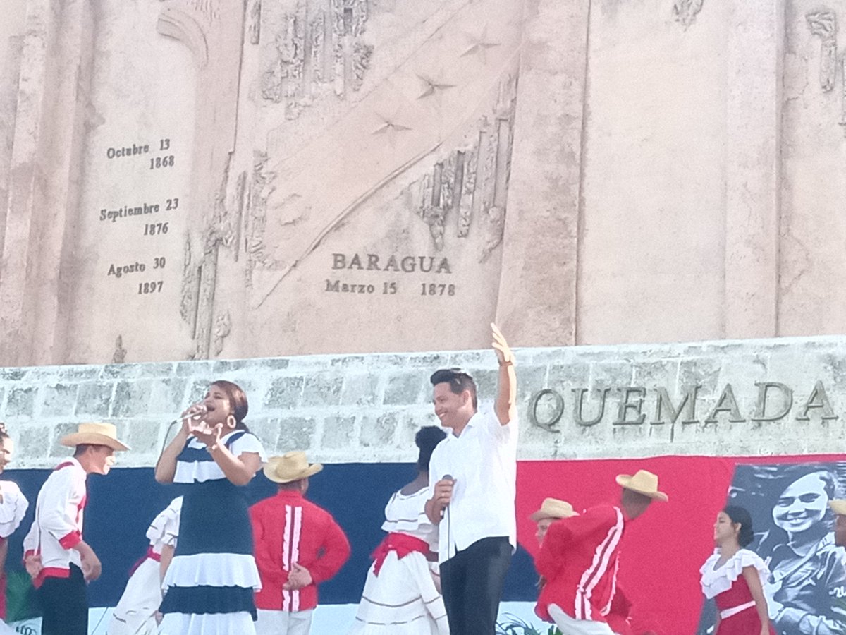 OscarPrezLeyva1's tweet photo. Actividades culturales de lujo en el acto nacional por el #Aniversario63FMC 63 en #LasTunas. Muchas felicidades. #MujeresEnRevolucion #Venc https://t.co/71BnPPmMXb