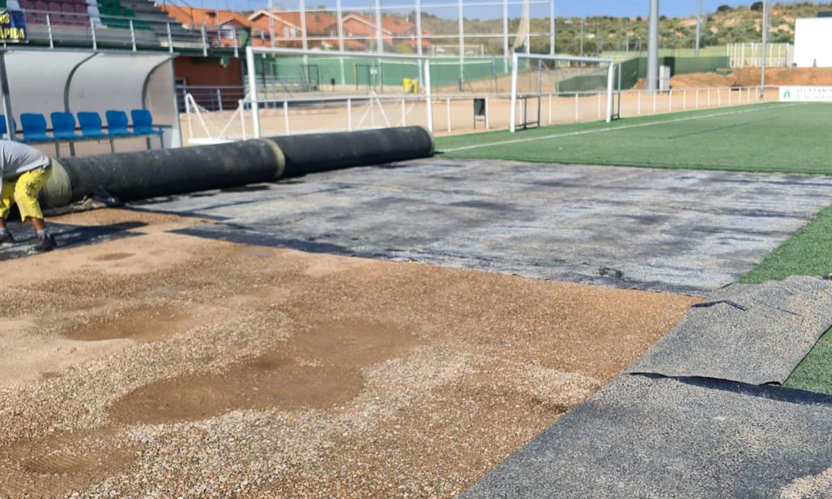 aytocabanillas's tweet photo. TRABAJOS DE REPARACIÓN EN EL CÉSPED ARTIFICIAL DEL CAMPO DE FÚTBOL MUNICIPAL "RAMIRO ALMENDROS"

El Ayuntamiento destina casi 14.000€ a solventar blandones y hundimientos que venían detectándose en el principal terreno de juego de la localidad

https://t.co/345eY7DuAv https://t.co/r27qAbb6AP
