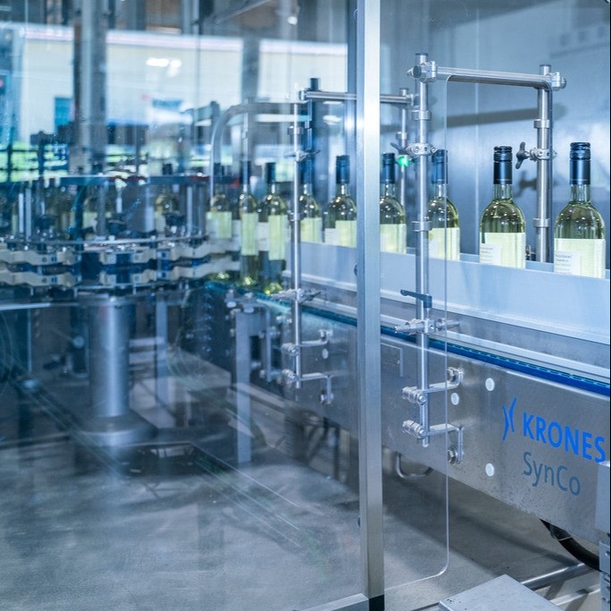 KronesAG's tweet photo. Are you looking for a machine to label your containers π§? The #Autocol is what you need! Not only does it label cylindrical or specially shaped containers but it also does it with precision and a flexible usage. π― #Krones #KronesAG #GermanBlingBling https://t.co/NUpwfAjXba