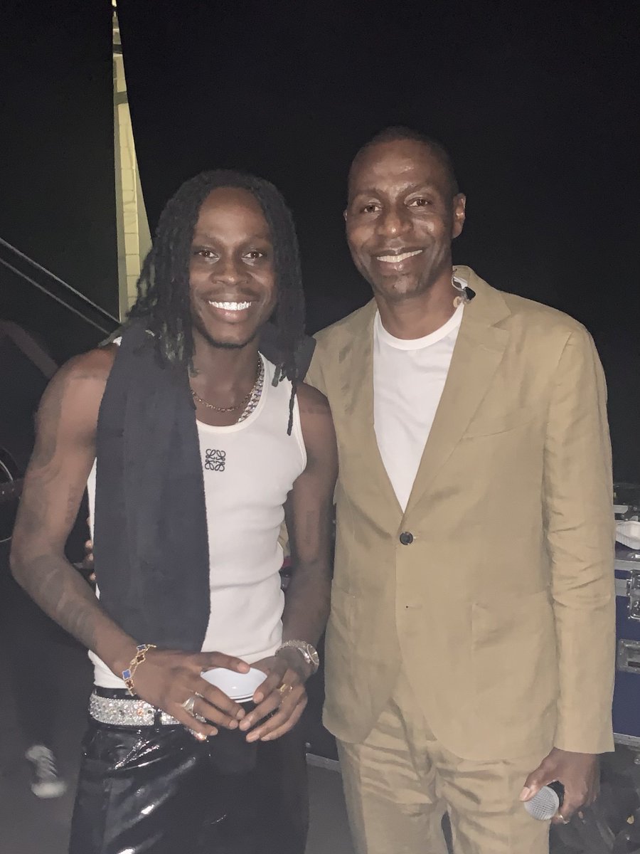 Tunde_Baiyewu's tweet photo. Had the pleasure of meeting @Fireboydml and @Spinall backstage at the @asakemusik 02 Arena show.

#Fireboydml #spinall #Asake #AsakeO2Arena https://t.co/YlUPRWvCGe