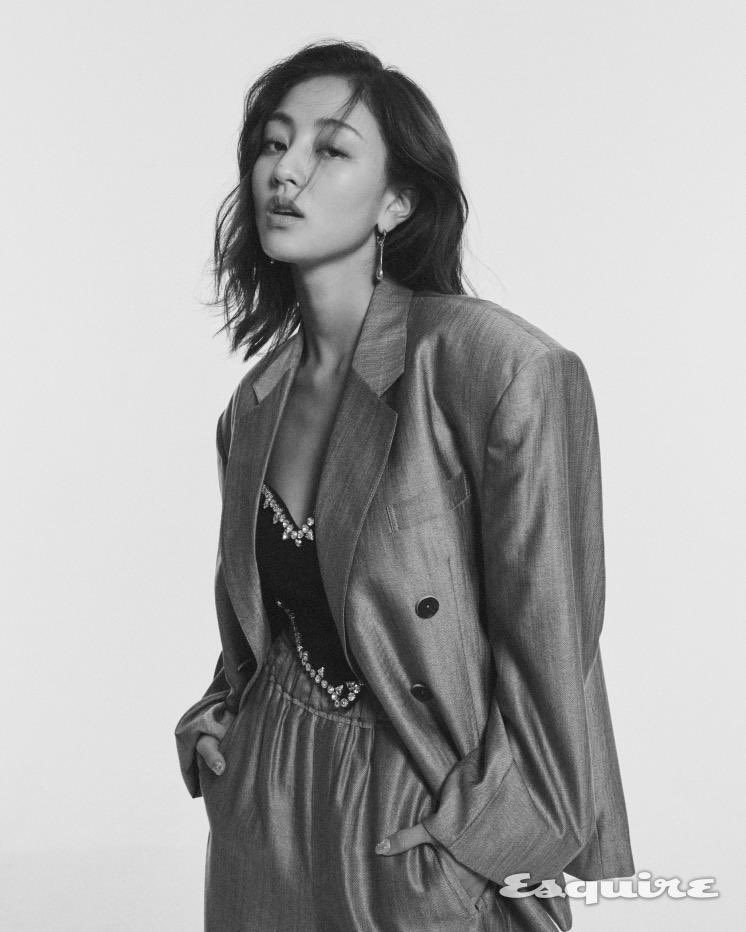 PopBase's tweet photo. TWICE's Jihyo on being a K-Pop Idol:

“I think it's still a very difficult job. Of course, you have to sing and dance well, you have to be pretty, you have to speak entertainingly, you have to take good photos and you have to be smart on top of all that. There's nothing you can't do, you're an idol. It's a job where you have to fill every aspect of the stat hexagon.”